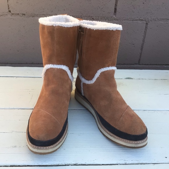 TOMS Leather Boots - Picture 5 of 9